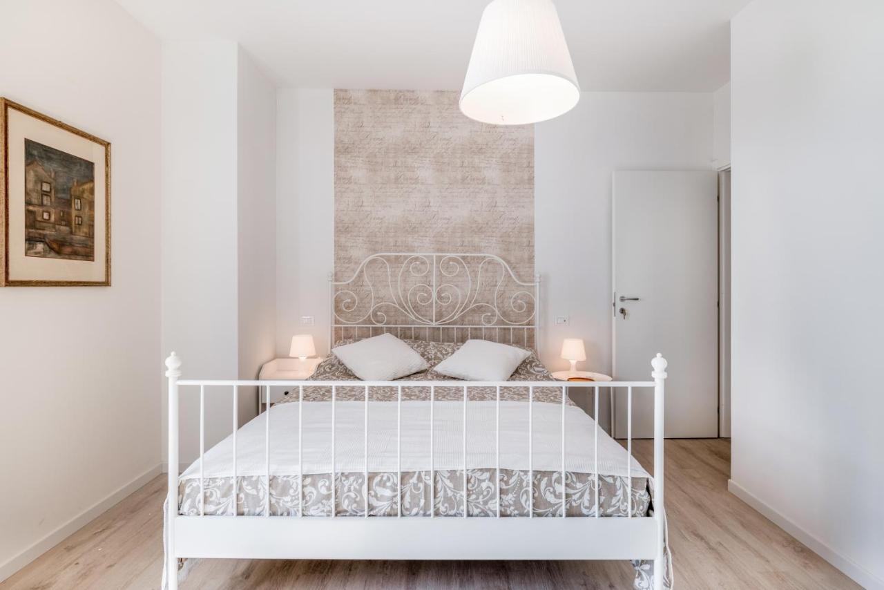 Family & Friends Rooms With Shared Bathroom Padua Exteriör bild