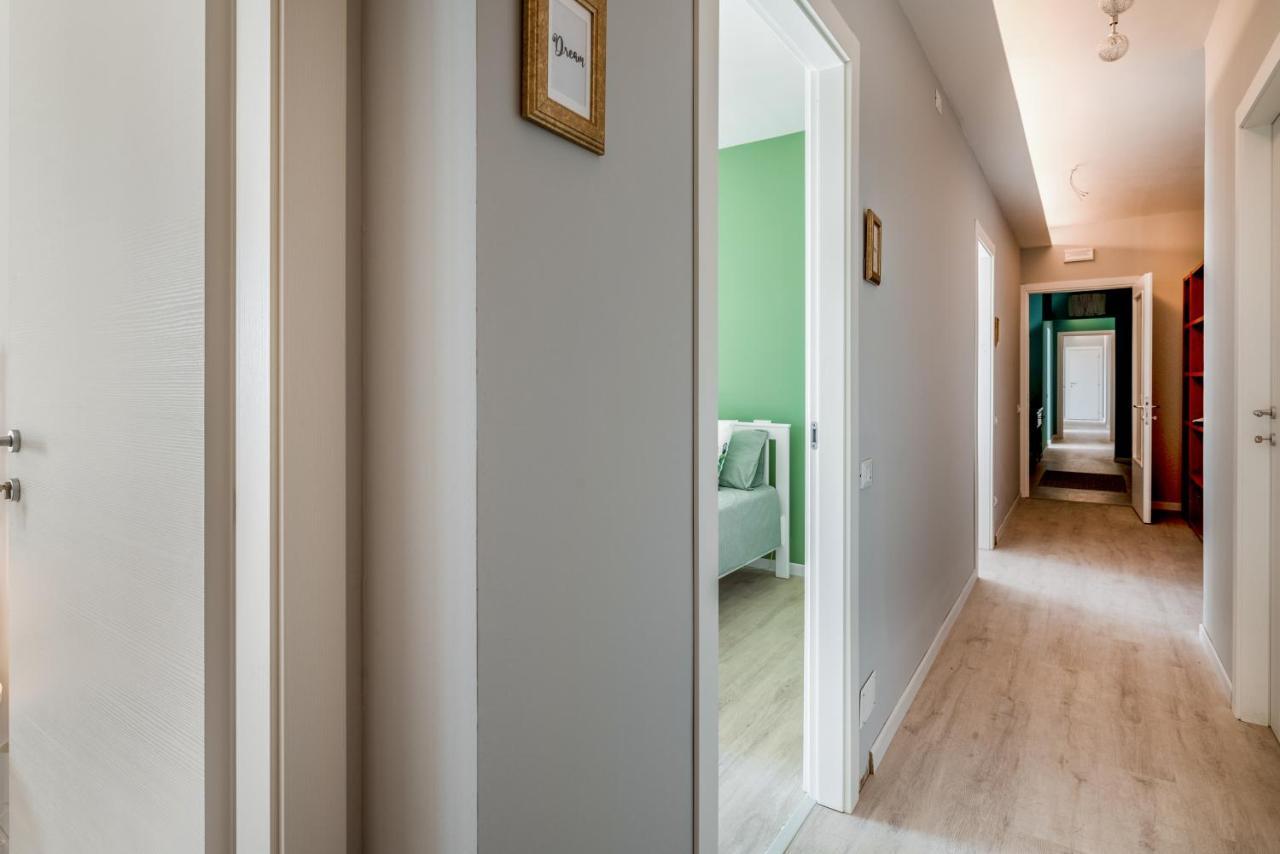 Family & Friends Rooms With Shared Bathroom Padua Exteriör bild
