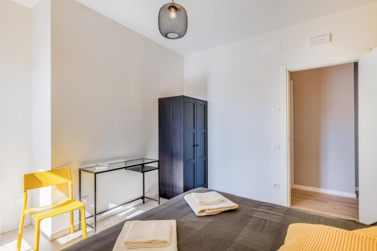 Family & Friends Rooms With Shared Bathroom Padua Exteriör bild